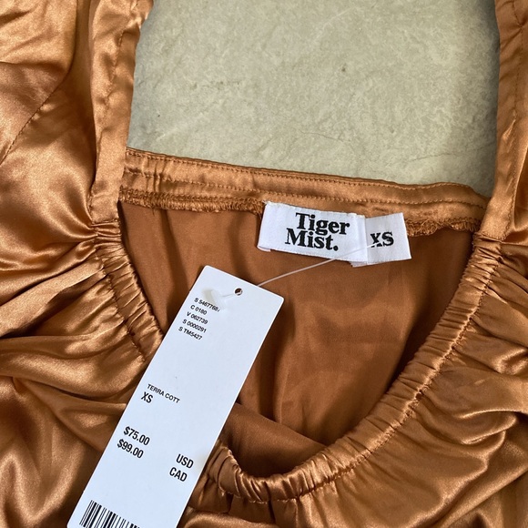 Crop  top - Picture 2 of 2